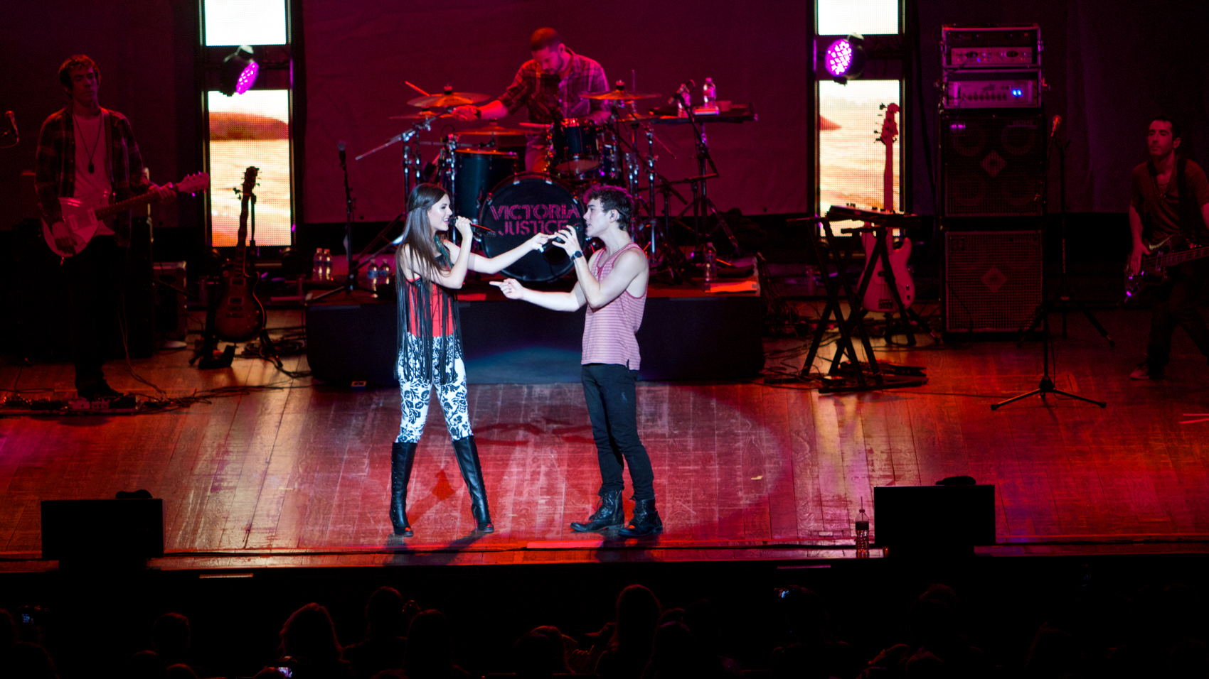 The Mann Center
Philadelphia, PA
August 16, 2012 


DerekBrad.com